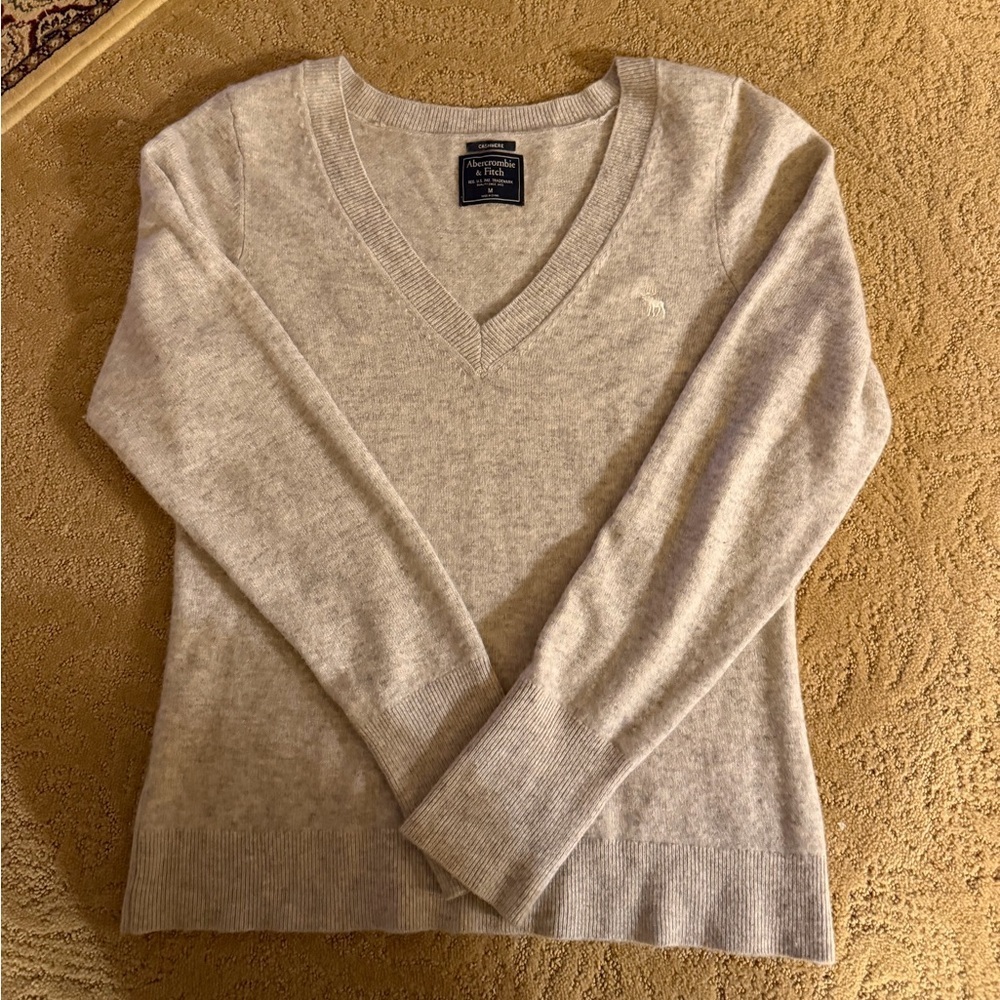 Vintage Abercrombie & Fitch Light Gray V-Neck Sweater
